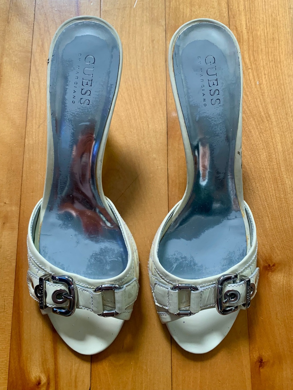 Vintage Y2K GUESS Cream Leather Buckle Slide Mules Kitten Heels